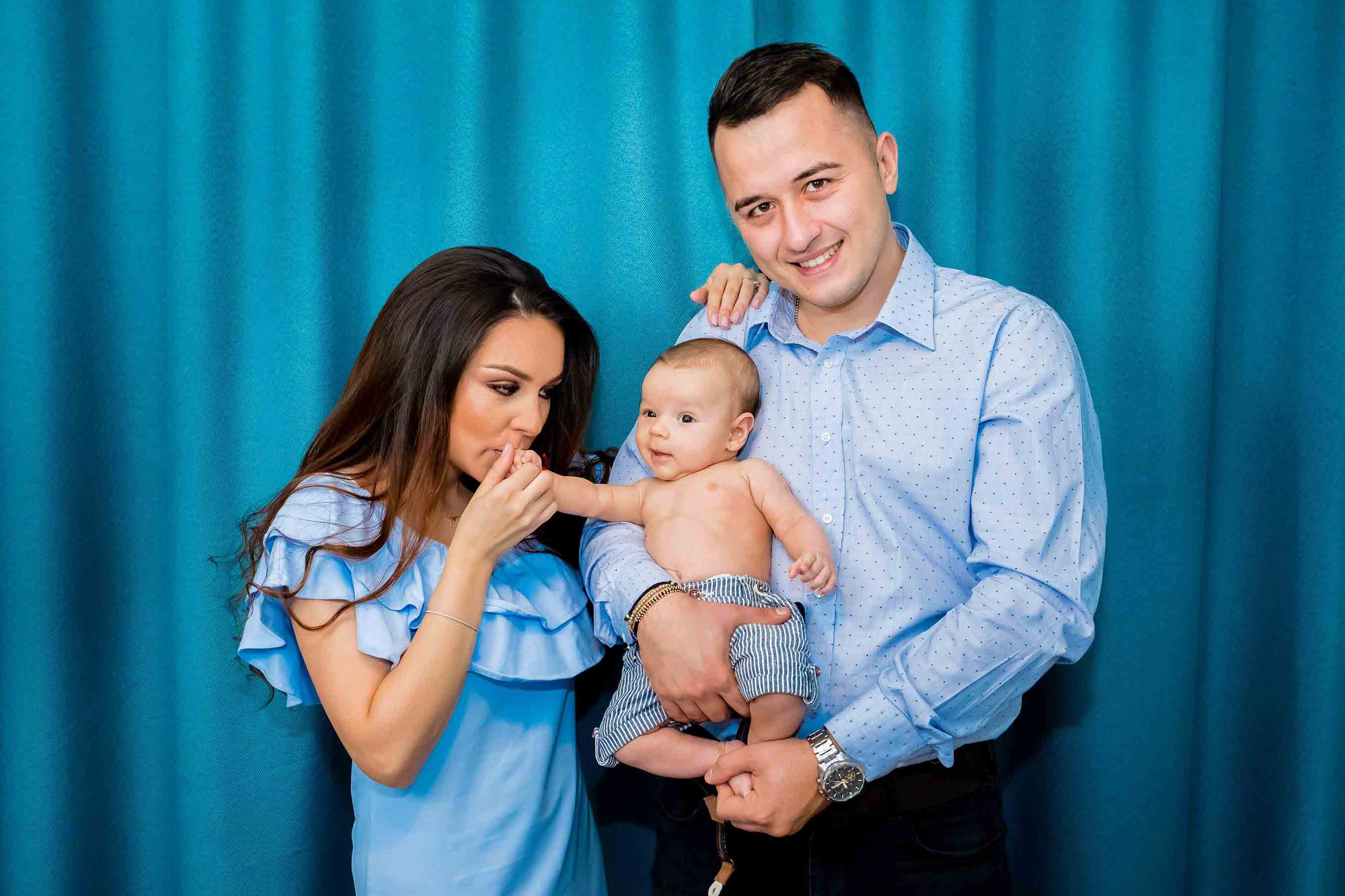 familie la sedinta botez in bucuresti